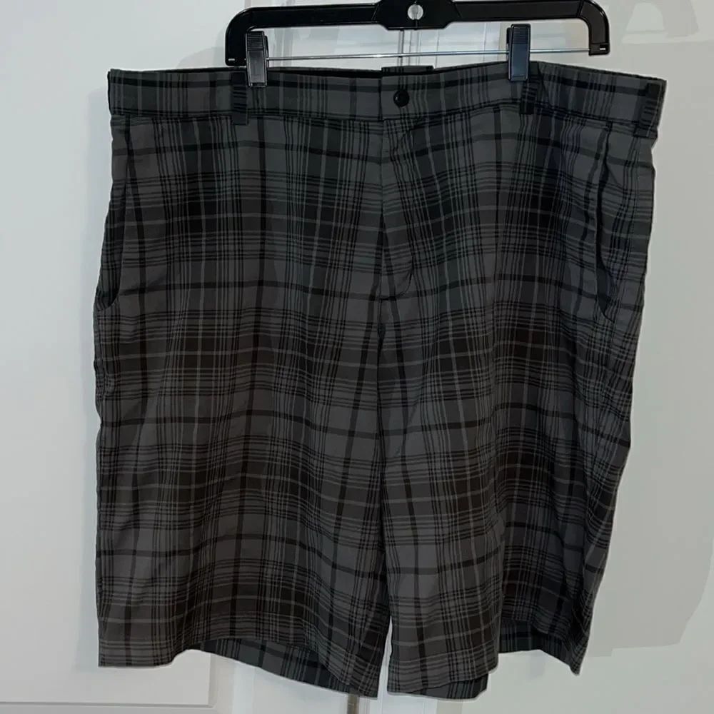 Nike Dr Fit Tour Performance black & gray plaid check 11 1/2” Golf Shorts 40